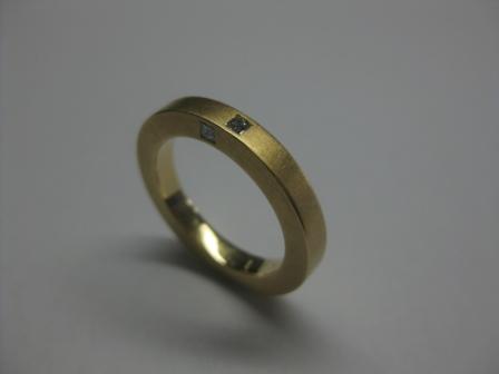 Ring aus Roségold mit Diamantcarrées