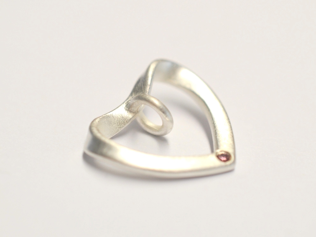Herz Anhänger aus Silber mit farbigem Diamant