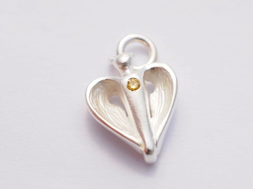 Kleiner Engel aus Silber mit gelbem Diamant