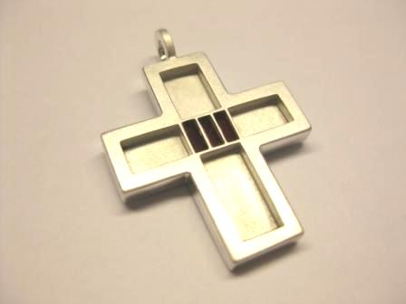 Kreuz mit Emaille