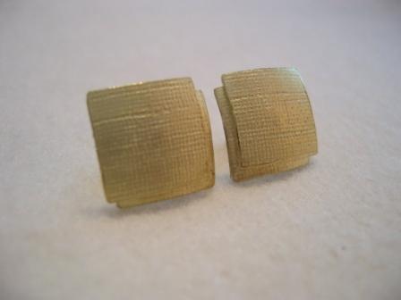 Ohrringe aus Gold mit strukturierter Oberfläche
