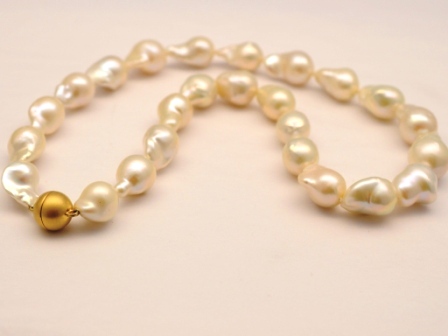 Perlenkette mit Coin-Süßwasserperlen