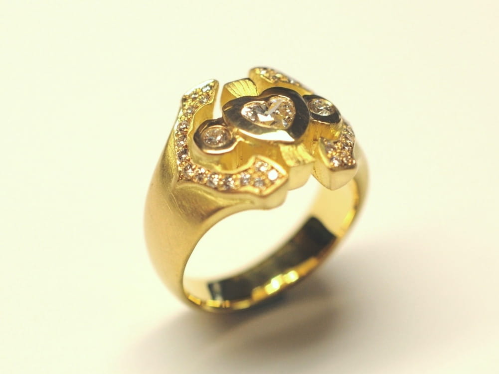 Goldring mit Brillanten