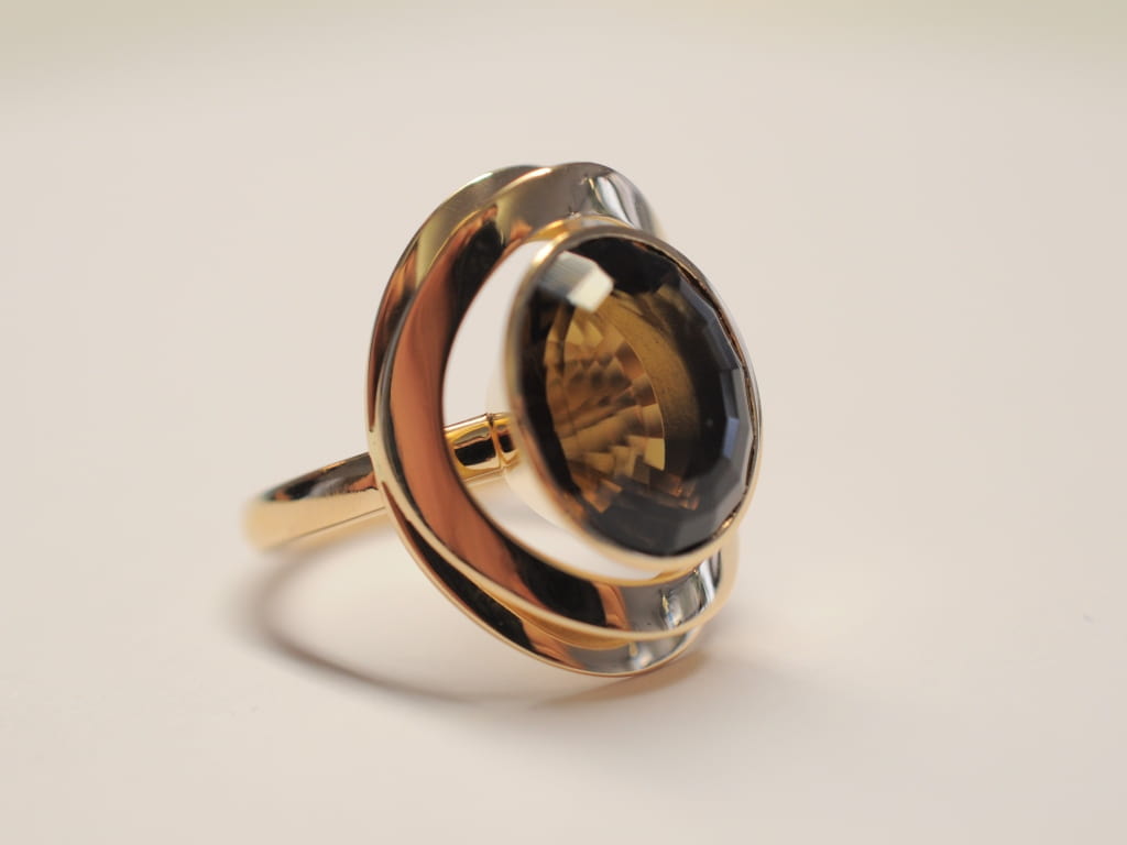 Ring aus Roségold mit Rauchquarz