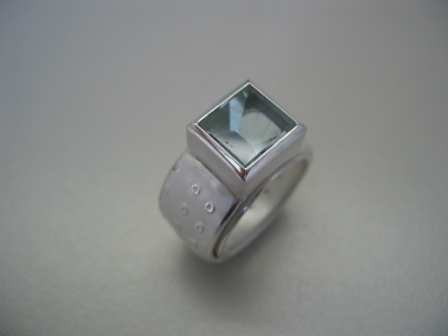 Ring mit Aquamarin