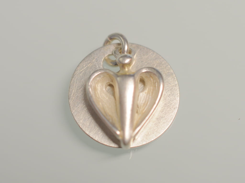 Engel aus Silber mit Gravurplatte
