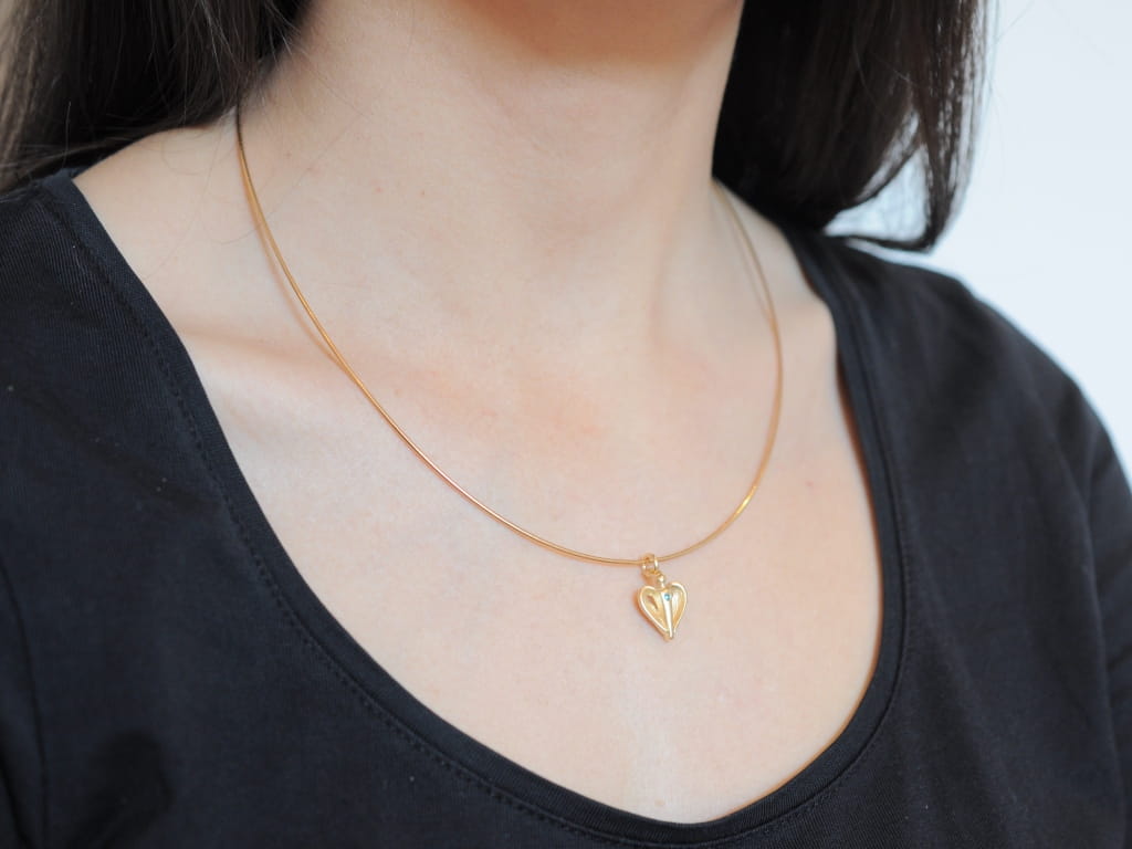 Vergoldeter Schutzengel mit blauem Diamant für Kinder